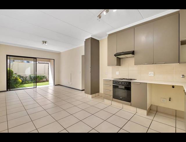 2 BEDROOM APARTMENT FOR SALE IN BRYANSTON
